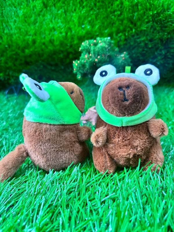 Llavero peluche capibara mueve la cola 10cm $8500 