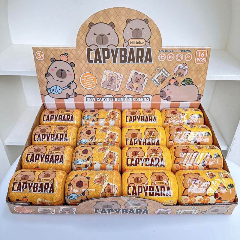 Pelota con llavero sopresa capibara $4500